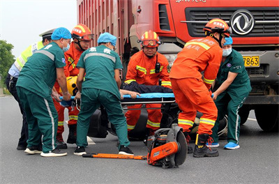 龙陵九龙道路救援